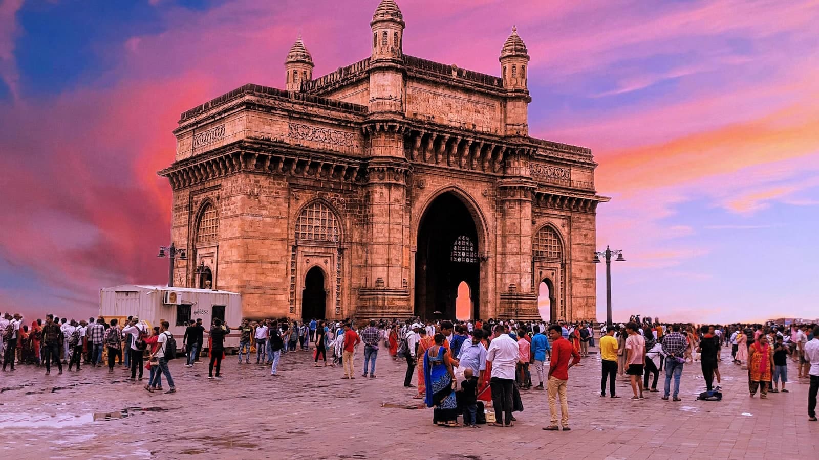 फेस्टिव सीजन से ठीक पहले रसोई और बाजार पर महंगाई की मार, कमर्शियल एलपीजी सिलेंडर के दाम फिर बढ़े