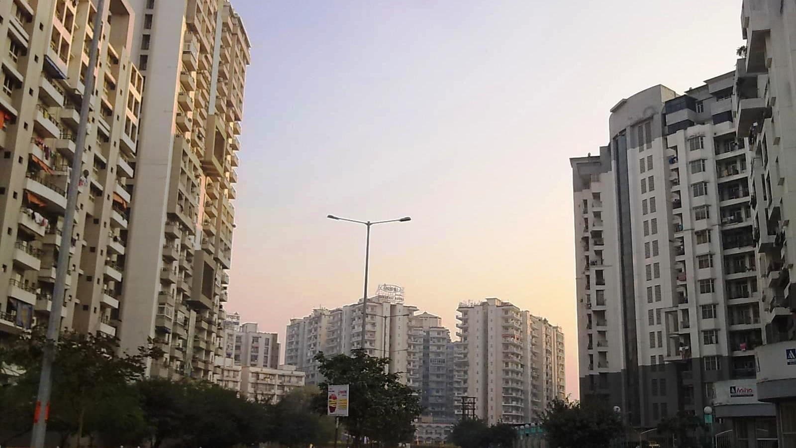 गाजियाबाद की ग्राउंड रिपोर्ट: ईस्टर्न पेरिफेरल पर डॉक्टर का संदेहास्पद शव और सख्ती के बीच उलझे शहर के दो बड़े पहलू
