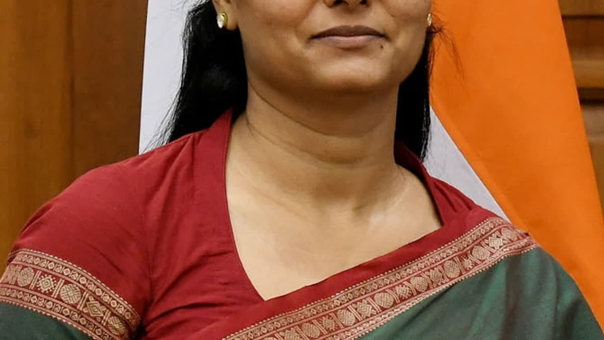 यूपी 68500 शिक्षक भर्ती मामला: 8 साल के संघर्ष के बाद अनुप्रिया पटेल से मिले अभ्यर्थी, खाली पदों पर नियुक्ति की गुहार