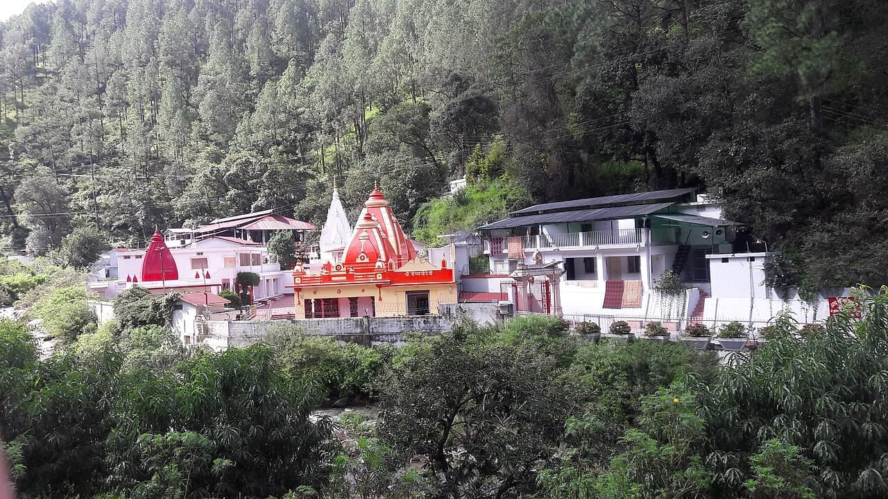 फिल्म 'हनुमान अंश' की सफलता का असर: नीम करोली बाबा के कैंची धाम में उमड़ा जनसैलाब, विवेक अग्निहोत्री का तीखा बयान