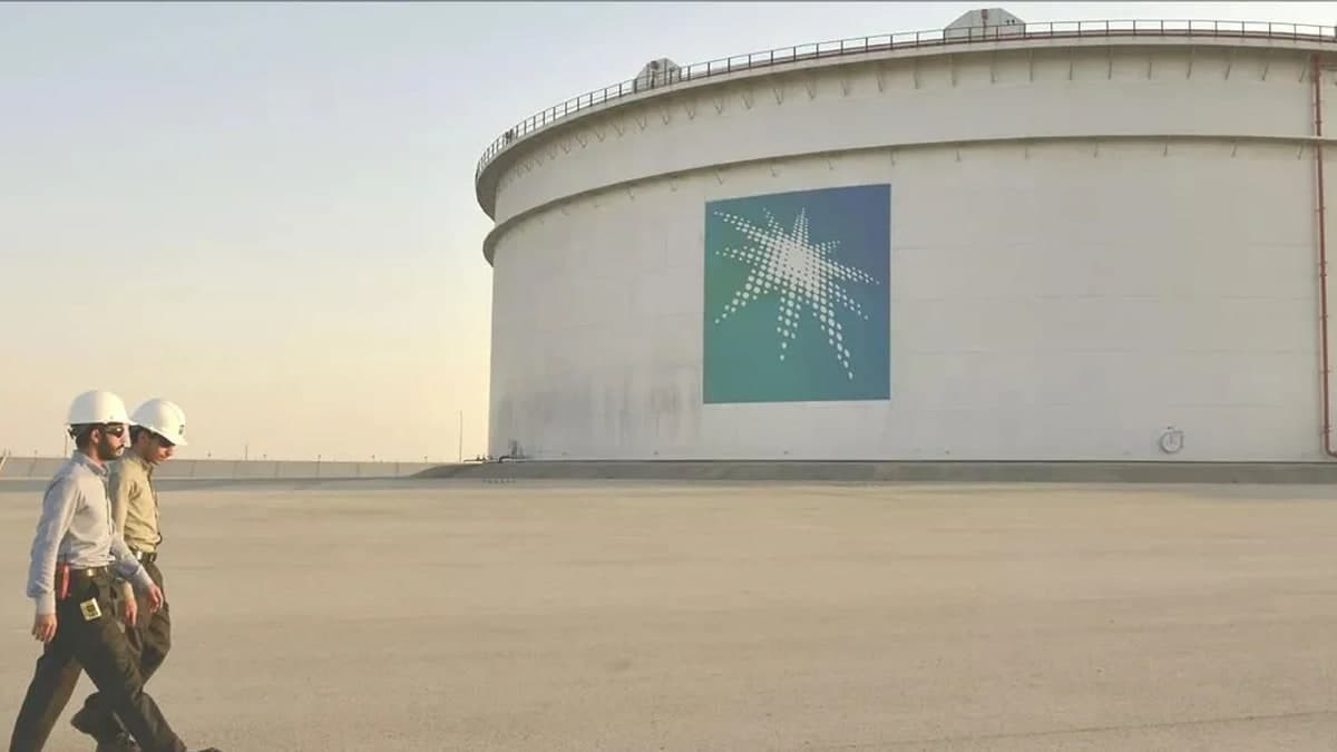 Saudi Arabia's Massive Oil Discount: Will Petrol and Diesel Prices Drop in India?