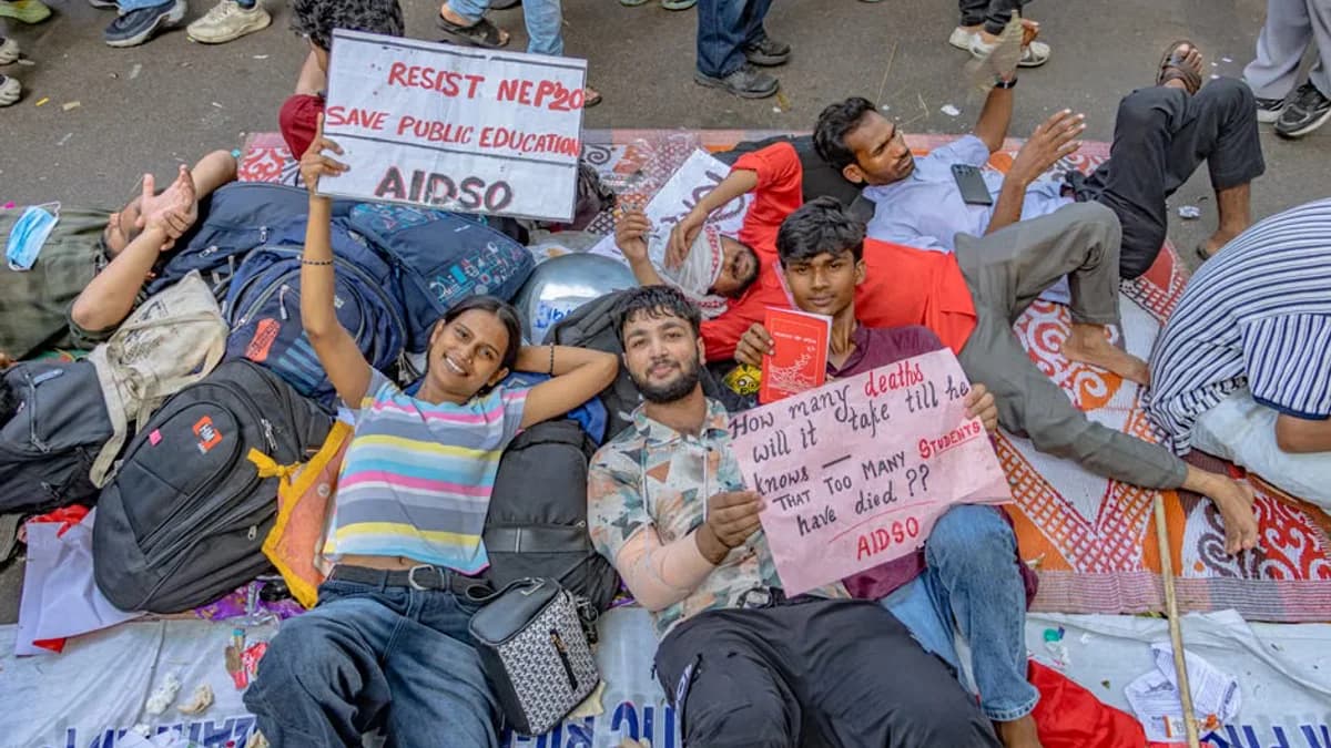 (वीडियो) दिल्ली में मुख्य चुनाव आयुक्त के खिलाफ विपक्ष का प्रदर्शन, राहुल गांधी का तीखा बयान