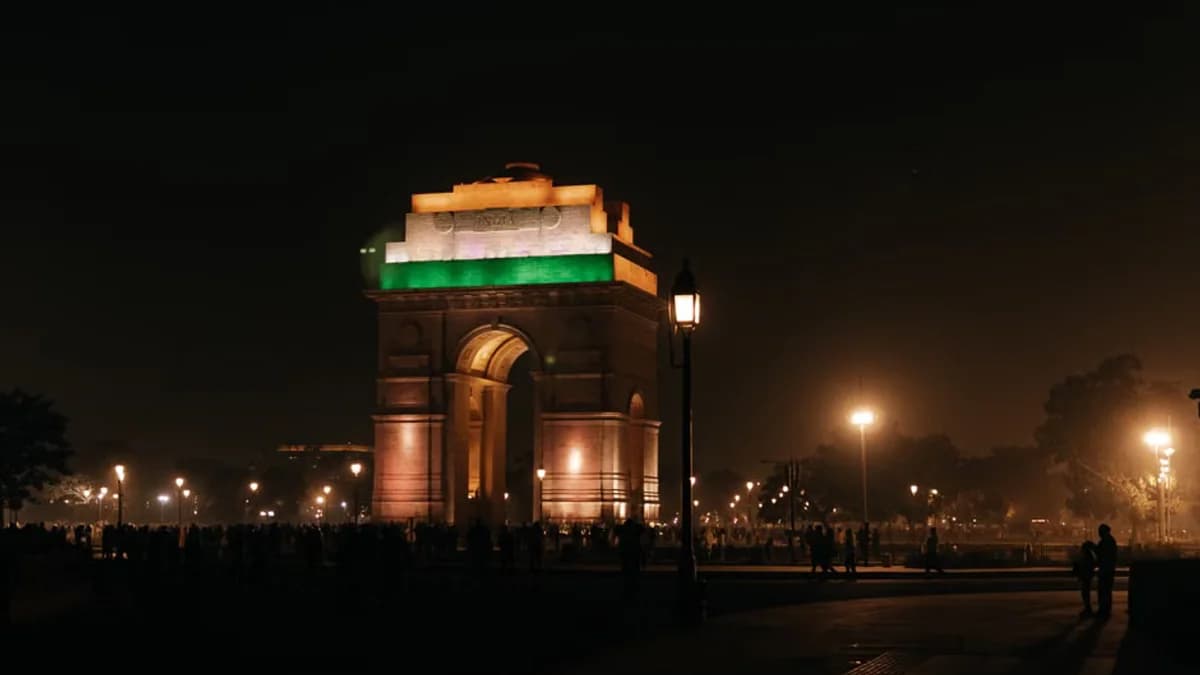 वायरल वीडियो: संसद भवन से चुनाव आयोग मार्च निकाल रहे INDIA गठबंधन के नेता हिरासत में, संसद स्ट्रीट पर दिया धरना
