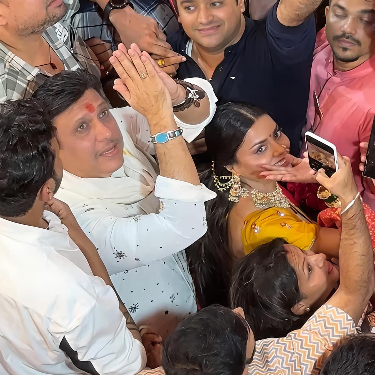 भले ही गोविंदा या कोमल रानी की तरफ से अभी तक कोई आधिकारिक बयान नहीं आया है, लेकिन कश्मीरा के तेवर बहुत कुछ कह रहे हैं।