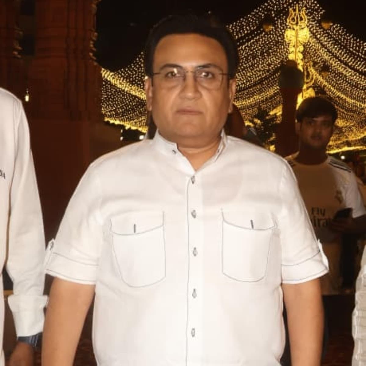 इस धार्मिक आयोजन में फिल्मी और खेल जगत की कई अन्य मशहूर हस्तियों ने भी शिरकत कर समां बांध दिया।