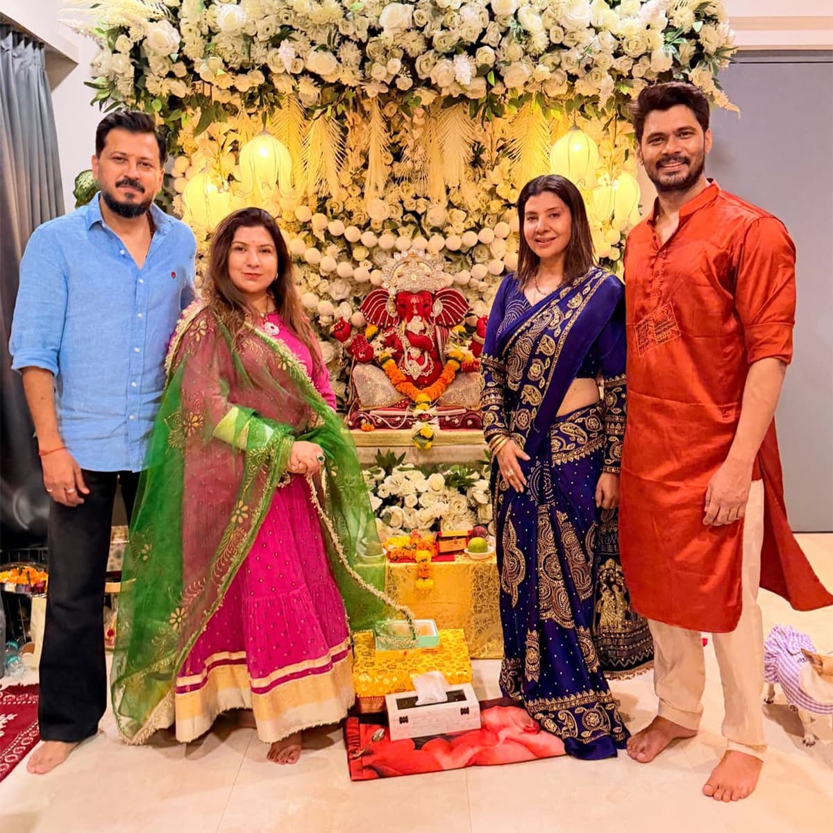 सोशल मीडिया पर संभावना सेठ की ये तस्वीरें तेजी से वायरल हो रही हैं और फैंस लगातार उन्हें बधाई संदेश भेज रहे हैं।