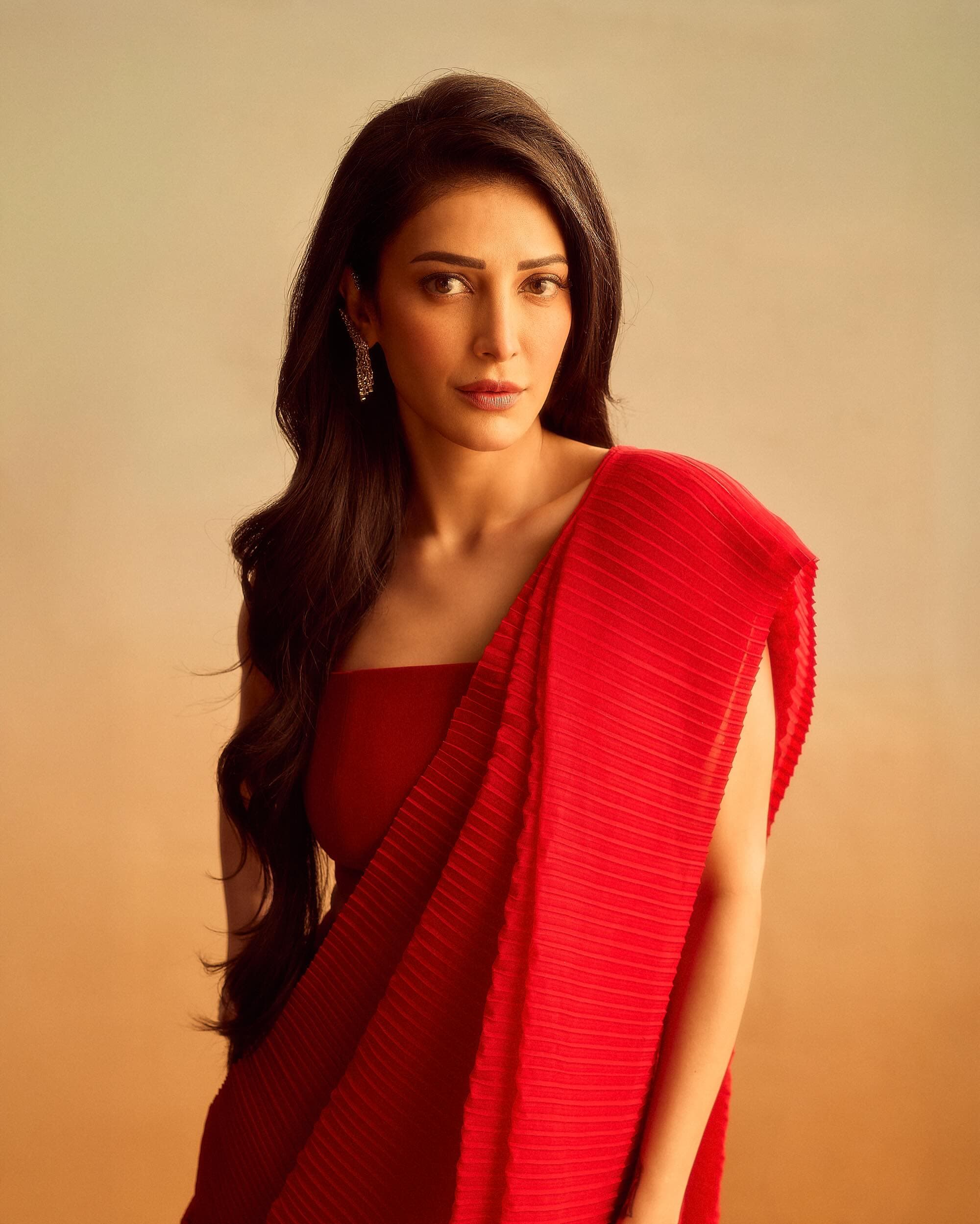 चर्चा के दौरान यह बात भी सामने आई कि श्रुति हासन जैविक रूप से मां बनने के अलावा बच्चा गोद लेने यानी एडॉप्शन पर भी विचार कर रही हैं।