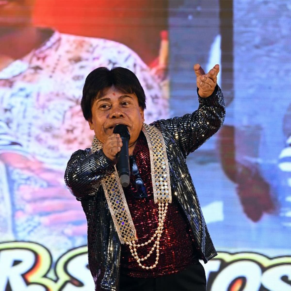 बौनेपन और छोटे कद से परेशान होकर केके गोस्वामी ने अपनी जिंदगी में दो बार तयशुदा शादियां तक तोड़ दी थीं।