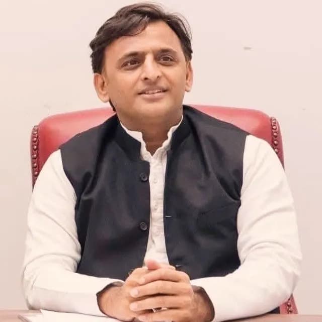 सपा का नया सियासी दांव: अखिलेश यादव बने भगवान कृष्ण और कार्यकर्ता खुद को बता रहा सुदामा, चर्चा में पोस्टर