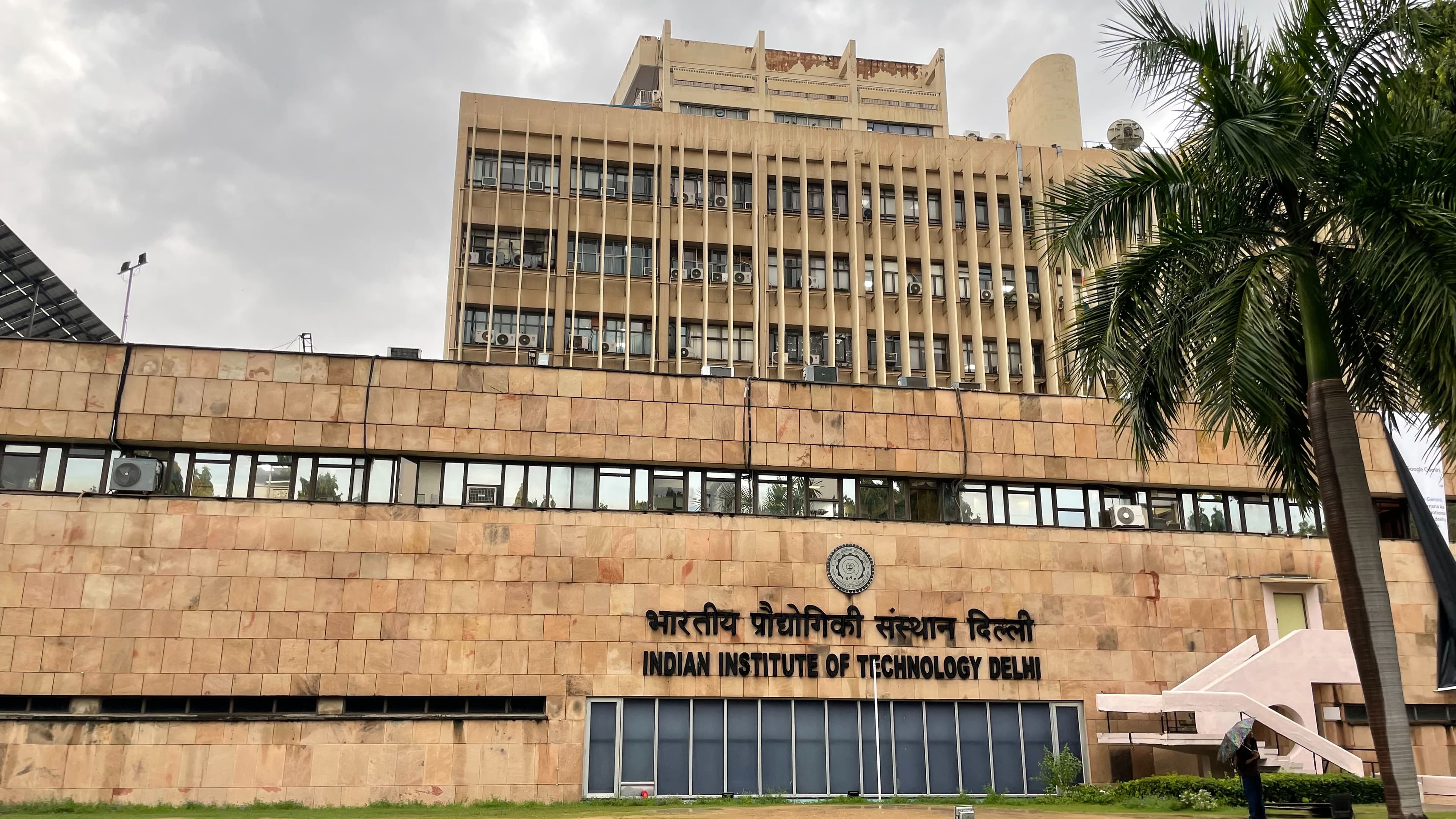 IIT Delhi Director Recruitment 2026: आईआईटी दिल्ली में डायरेक्टर बनने का शानदार मौका, मिलेगी 2.25 लाख सैलरी