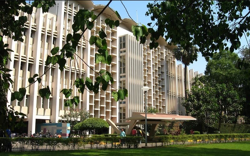 IIT बॉम्बे छात्र सुसाइड मामला: राहुल गांधी ने की परिजनों से बात, संस्थान ने कैंपस से पंखे हटाने का लिया बड़ा फैसला