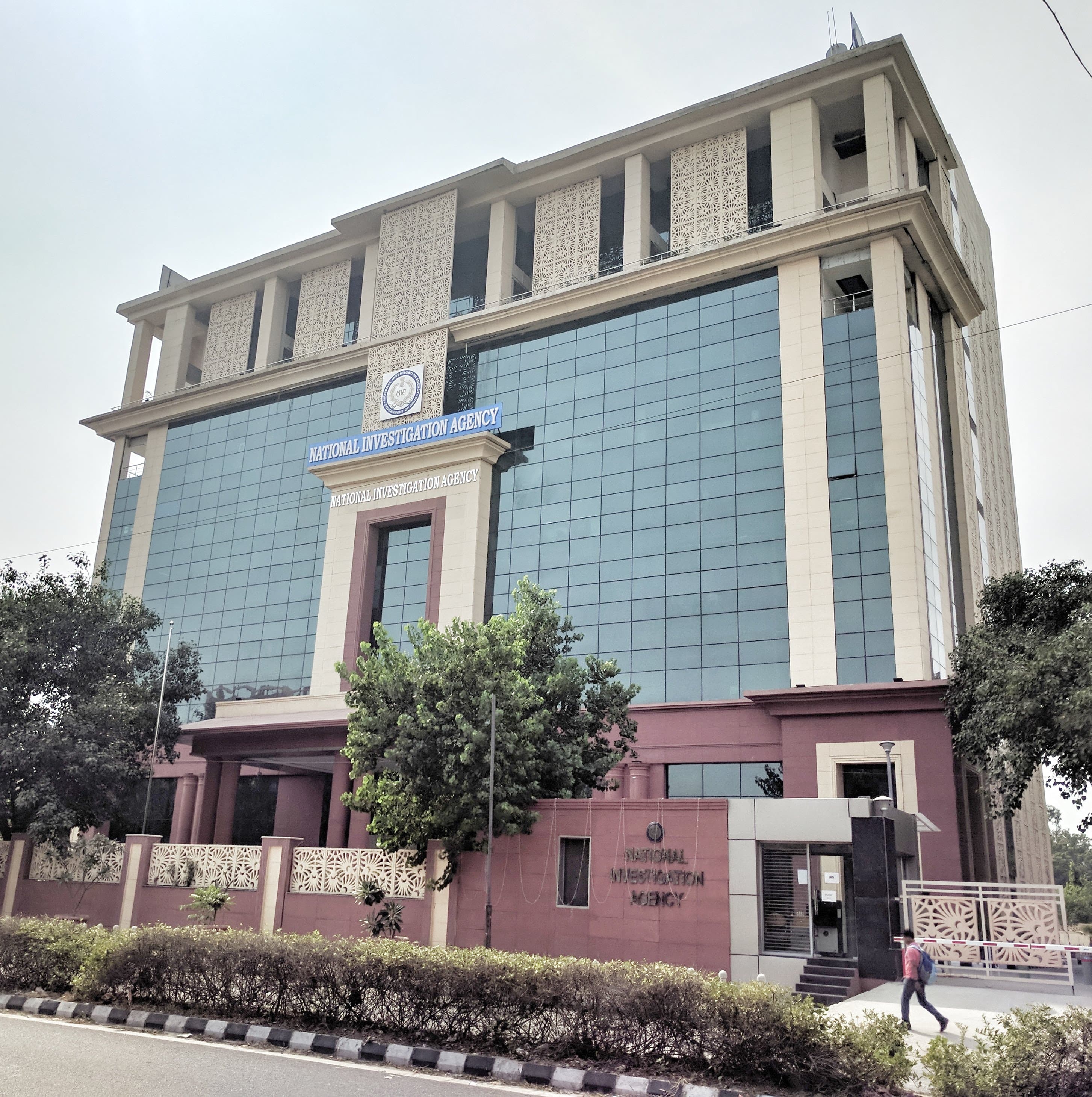 सूरत में दो पक्षों के बीच खूनी संघर्ष: वर्चस्व की पुरानी रंजिश ने लिया विकराल रूप, लाठी-डंडों से लैस भीड़ ने मचाया तांडव