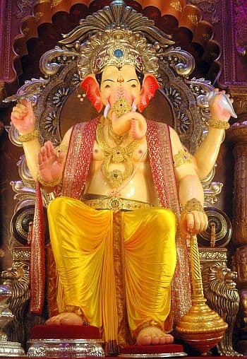 Tragedy during Ganeshotsav in Mumbai: Two dead and four injured due to electric shock near pandal