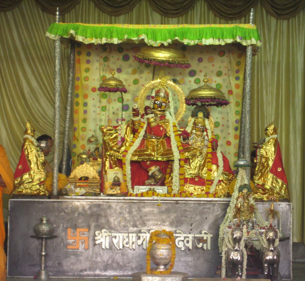 गोविंदा की फिल्मी दुनिया में वापसी: अनुपम खेर की तारीफ और रियलिटी शो के ऑफर पर तोड़ी चुप्पी