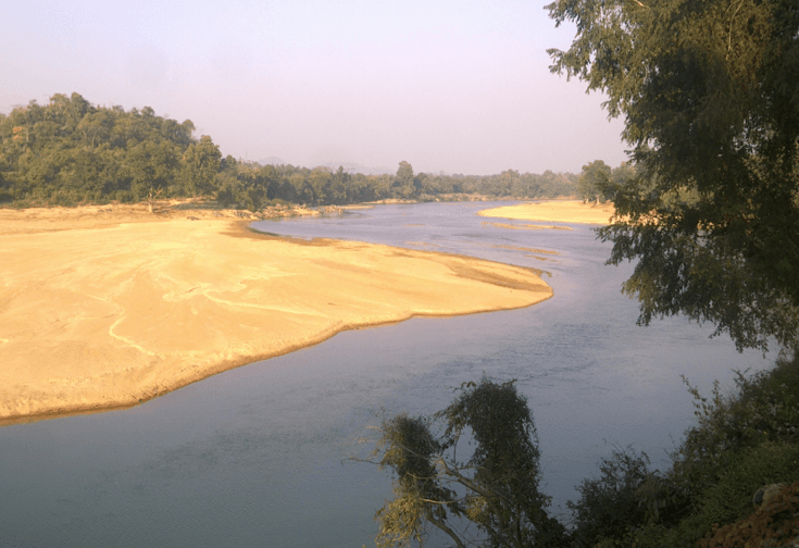 Karo River Water Turns Pitch Black in Jharkhand: Severe Pollution Triggers Panic Among Villagers and Threatens Aquatic Life