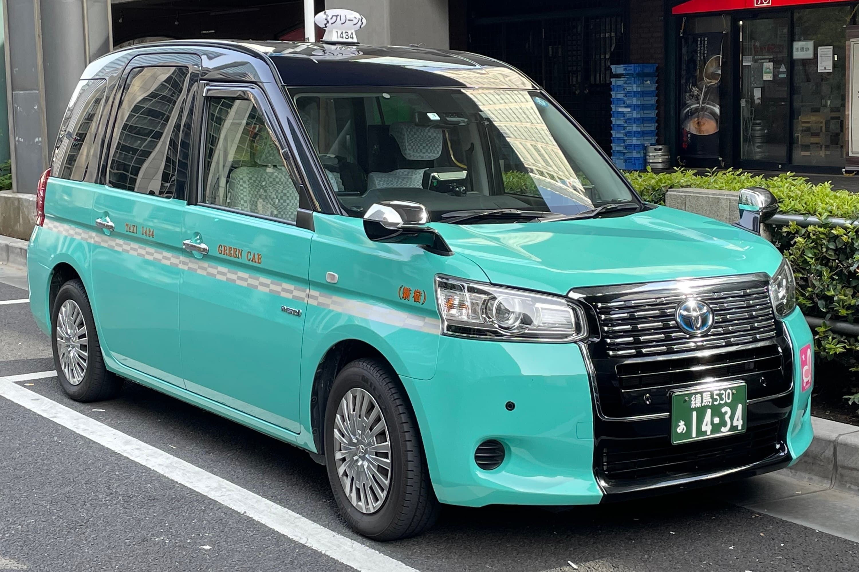 Heated Argument Over Smoking Inside Cab: Viral Video Shows Driver Throwing Passengers Out