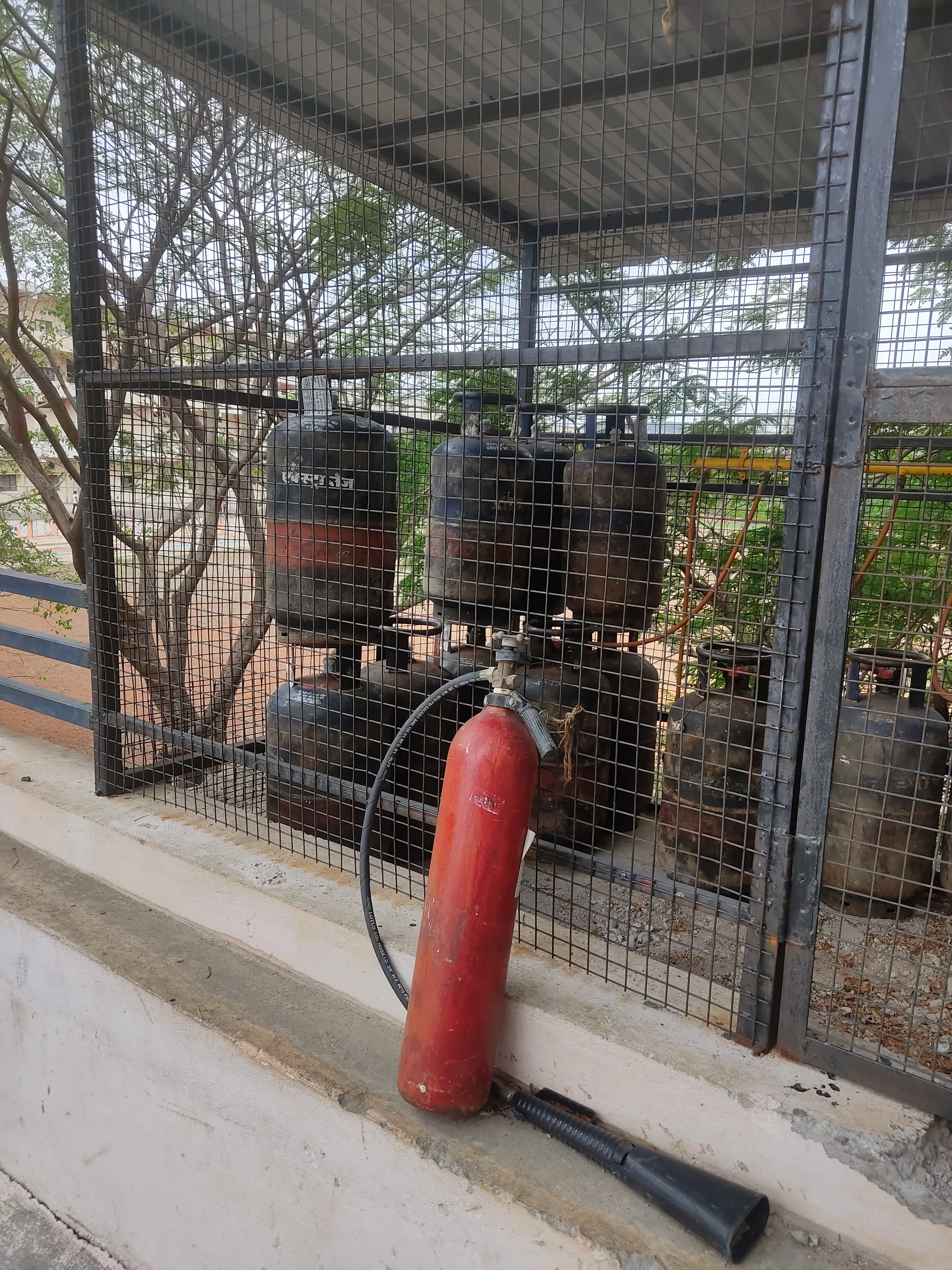 गोंडा में 70 हजार LPG उपभोक्ताओं के लिए बड़ी चेतावनी: 30 सितंबर तक नहीं कराई ई-केवाईसी तो बंद होगी सब्सिडी और गैस सप्लाई