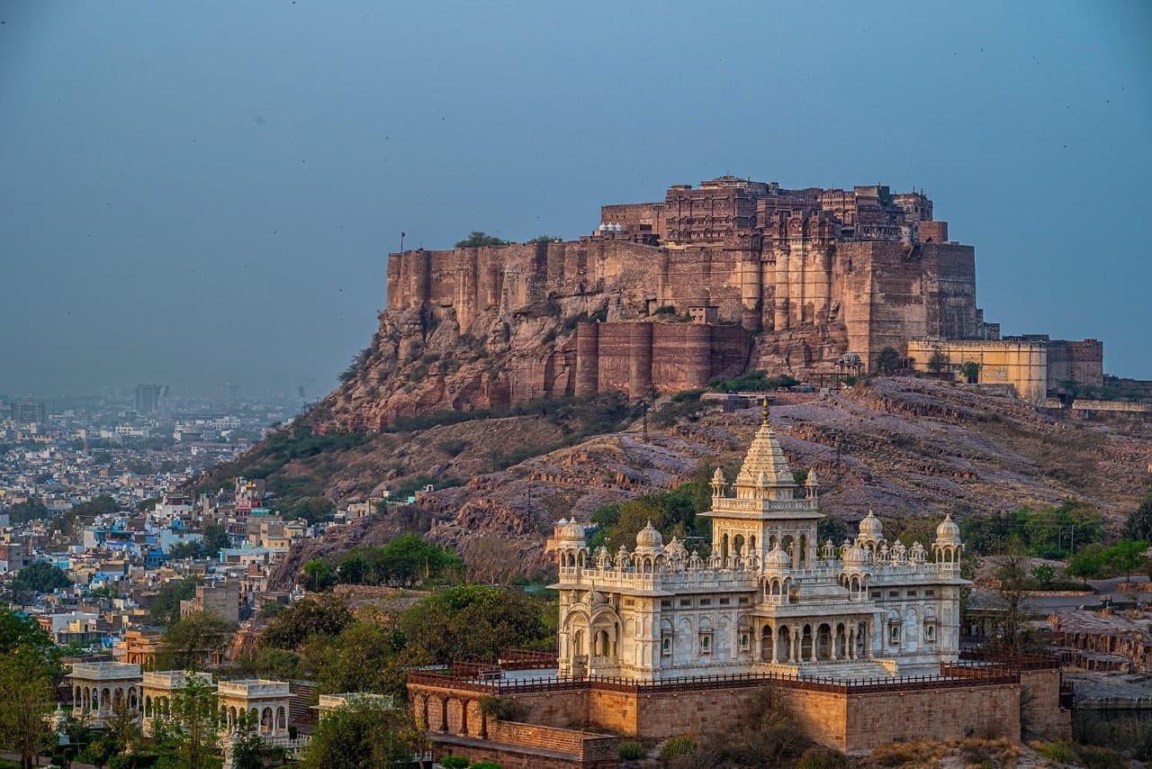 Rajasthan Weather Alert: Double impact of cyclone and western disturbance, heavy rain expected in 10 districts
