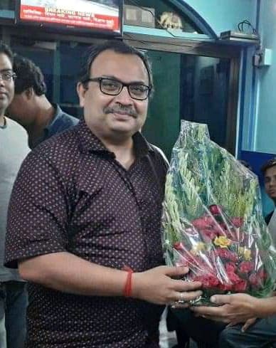 पश्चिम बंगाल में फिर गरमाई सियासत: टीएमसी विधायक कुणाल घोष के काफिले पर हमला, टूटे गाड़ियों के शीशे