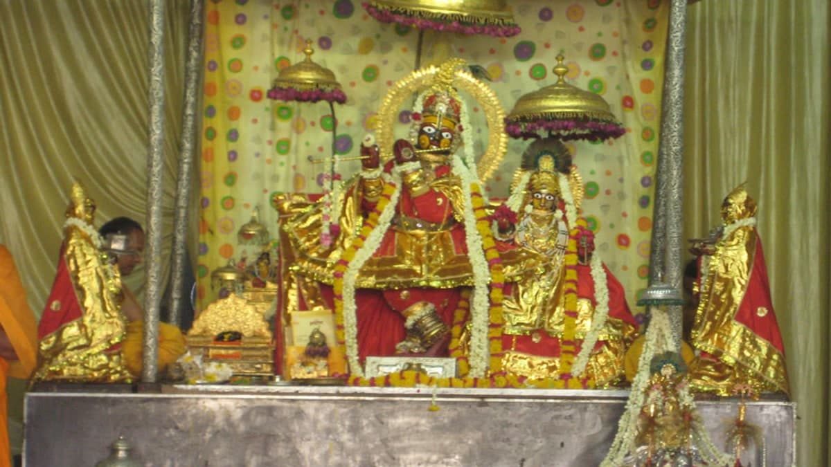 गोविंदा और कोमल रानी का लालबागचा राजा दौरा: निजी जिंदगी के विवाद पर बॉलीवुड में उबाल