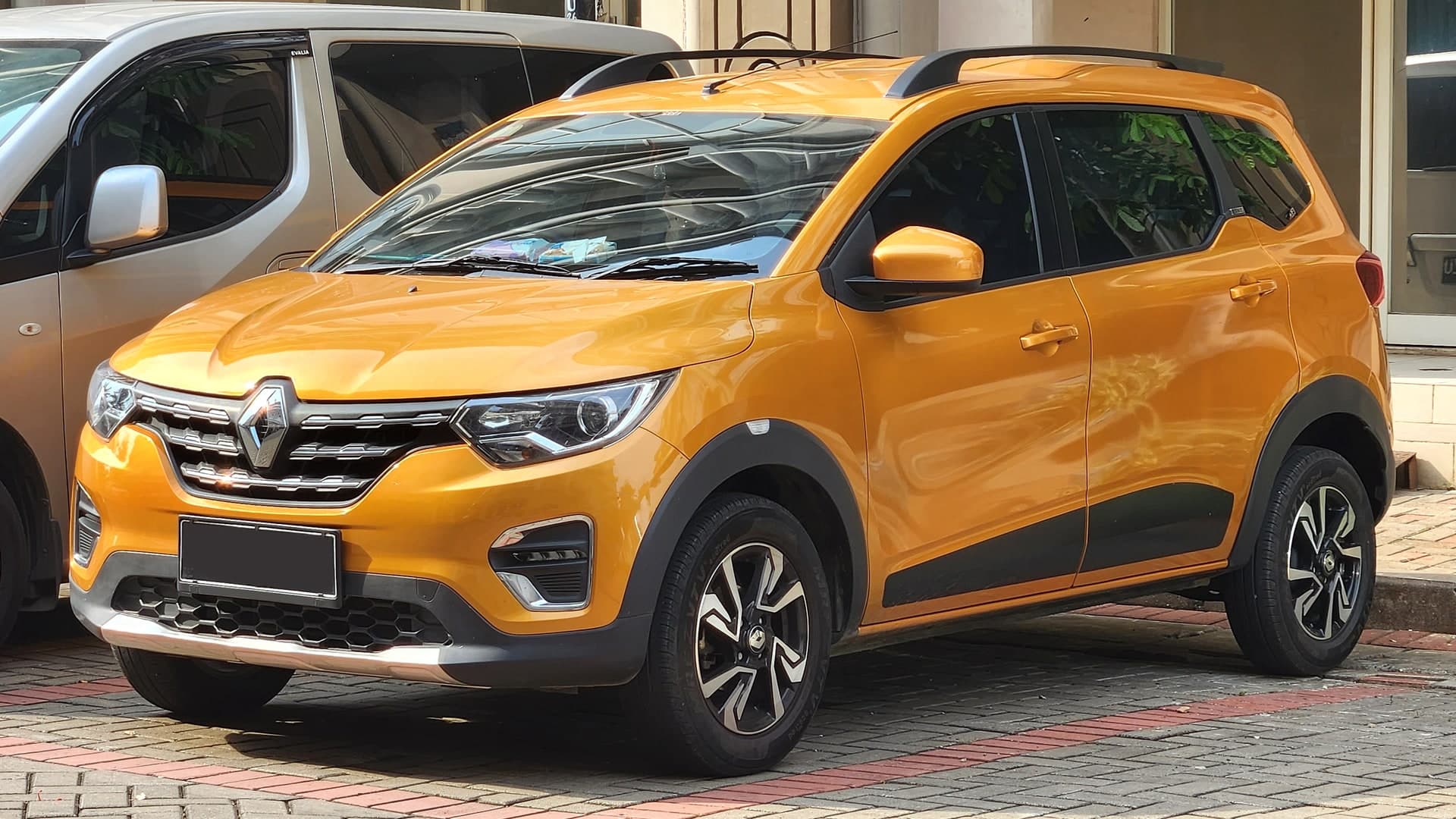 Renault Triber Turbo vs Maruti Ertiga: Which 7-Seater Family Car is Best for You