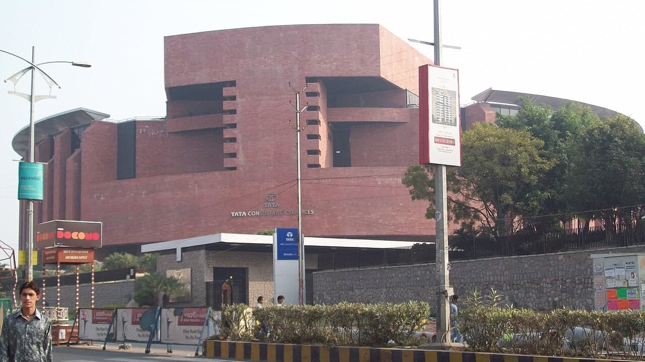TCS यौन उत्पीड़न केस की आंच और कानूनी शिकंजा: आरोपी निदा खान के पति ने दायर किया तलाक