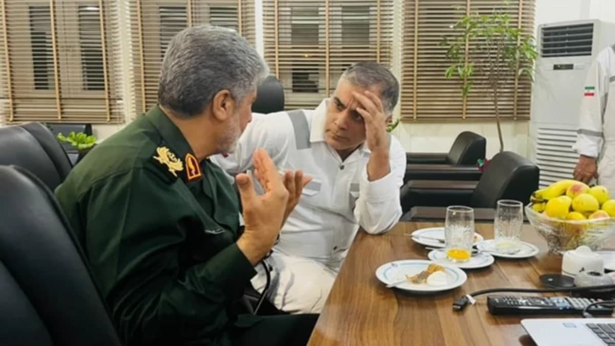 ईरान के तेल मंत्री मोहसिन पाकनेजाद का इस्तीफा: अमेरिका से बढ़ते तनाव के बीच तेहरान में बड़े प्रशासनिक फेरबदल की अंदरूनी कहानी