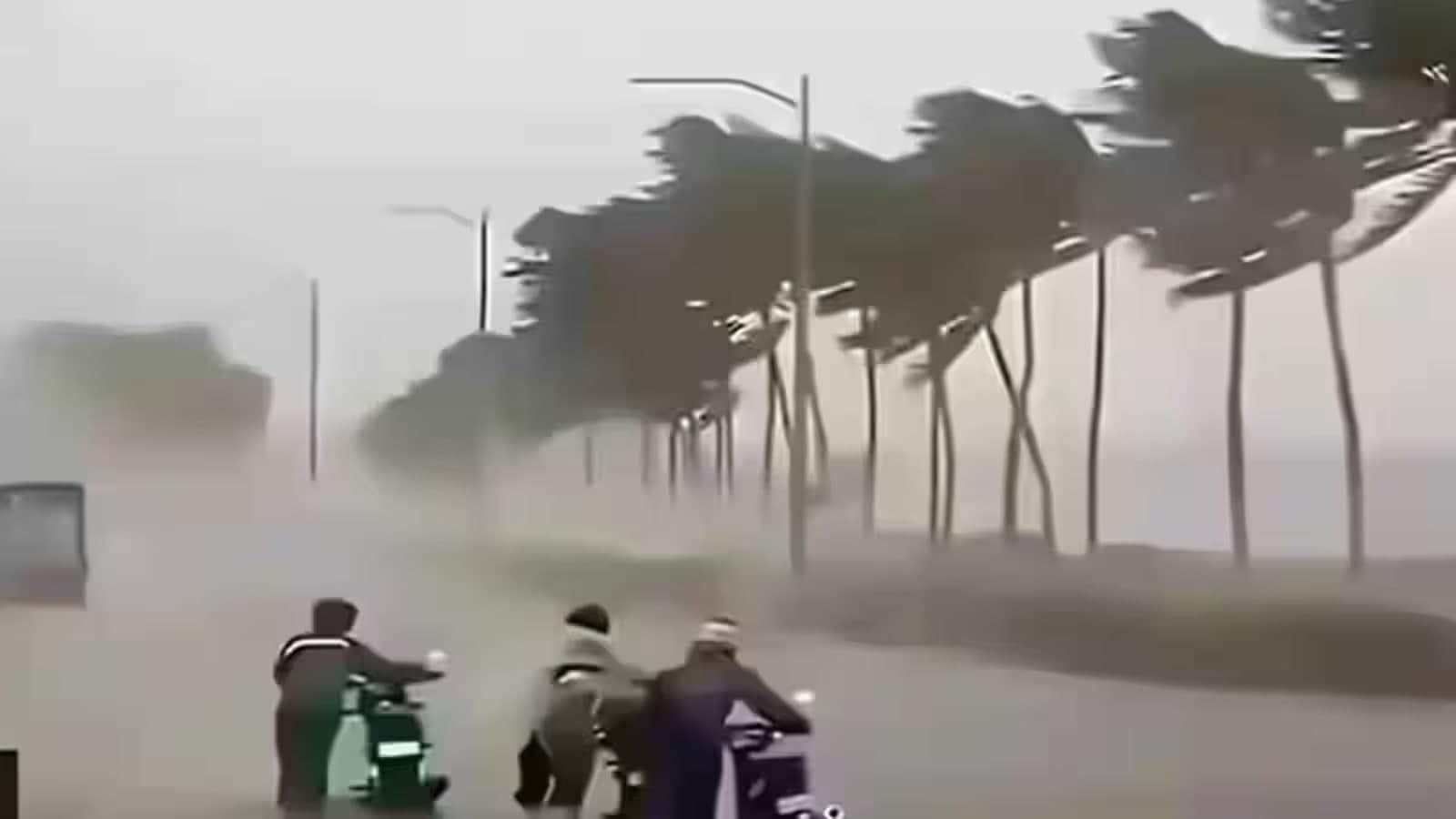 Weather U-Turn Across India: Heavy Rain and Strong Winds Alert Issued in Multiple States