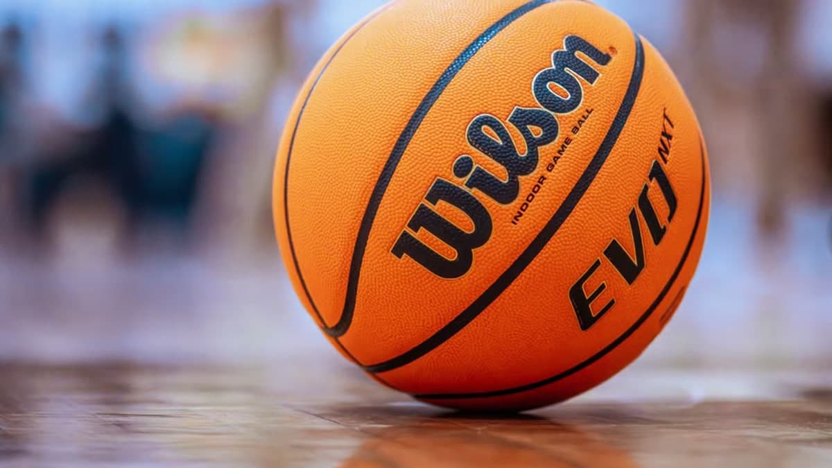Los Angeles Lakers Navigate Crucial Stretch as Playoff Race Heats Up