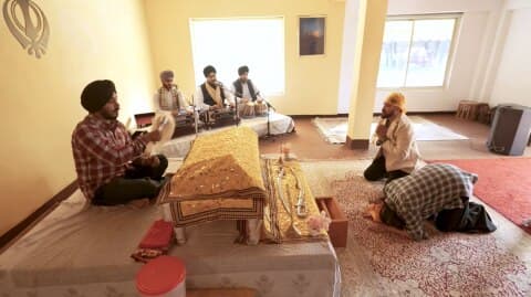 इस शानदार फार्महाउस में एक साथ करीब 200 लोगों के खाने-पीने का शानदार और शाही इंतजाम हमेशा रहता है।