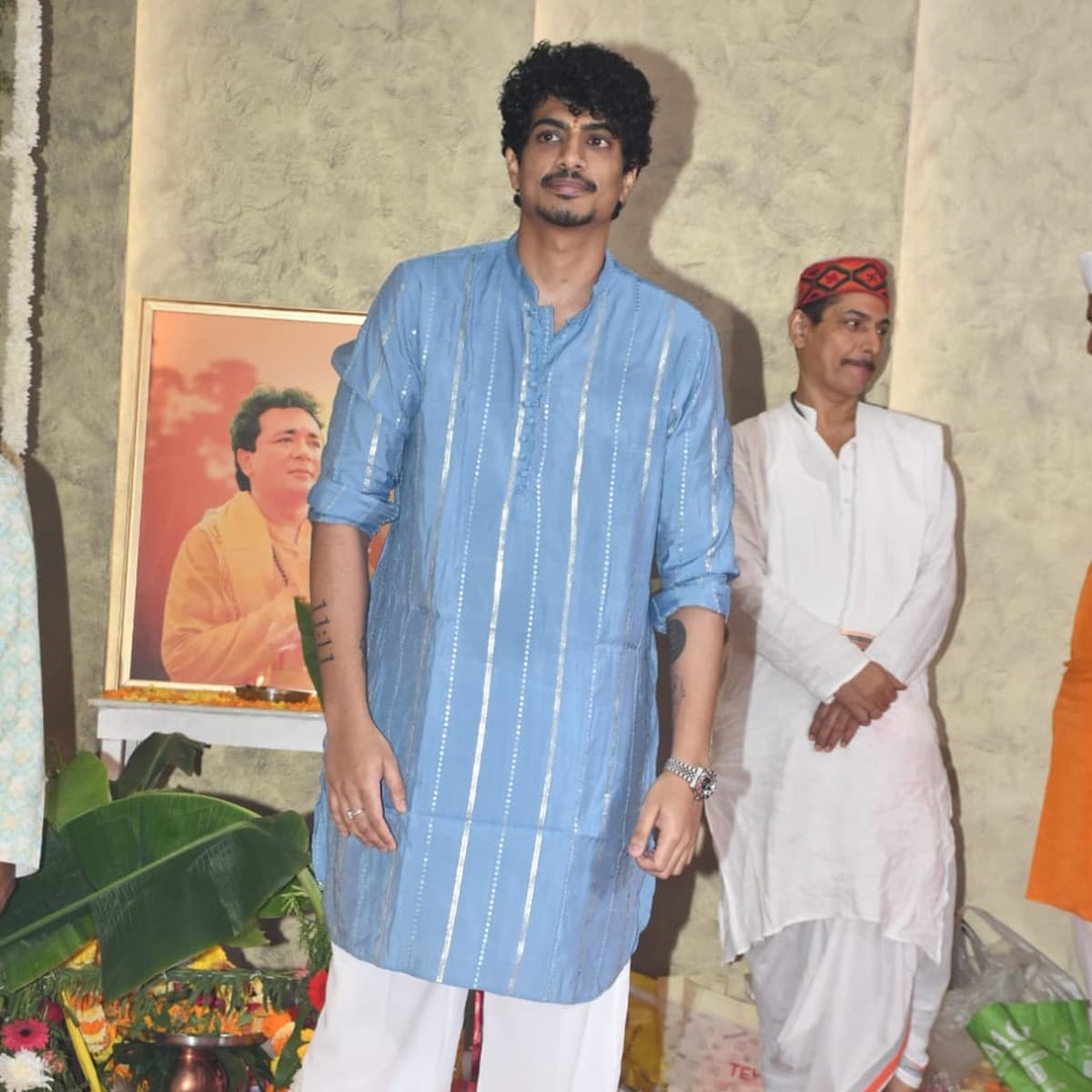 पूजा की समाप्ति के बाद सभी उपस्थित मेहमानों और टीम के सदस्यों के बीच महाप्रसाद का वितरण किया गया।