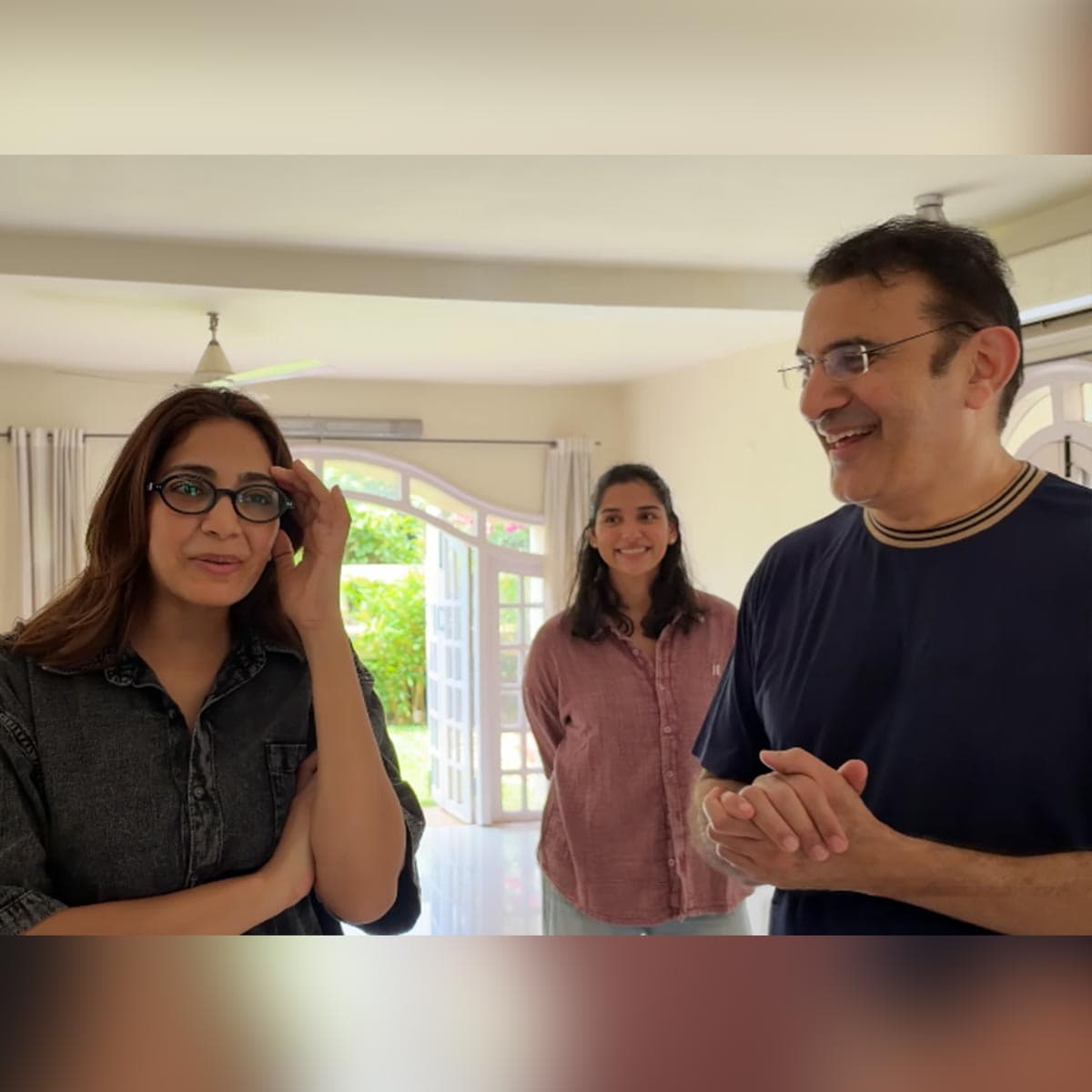फैंस और तमाम सेलेब्स अर्चना पूरन सिंह के इस नए और आलीशान बंगले के लिए सोशल मीडिया पर लगातार बधाइयां दे रहे हैं।