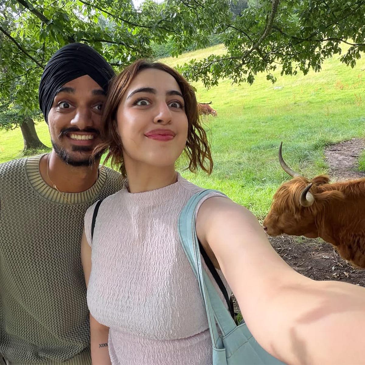 इन प्यारी तस्वीरों के सामने आने के बाद अब फैंस को बेसब्री से इंतजार है कि यह खूबसूरत जोड़ा कब शादी के बंधन में बंधेगा।