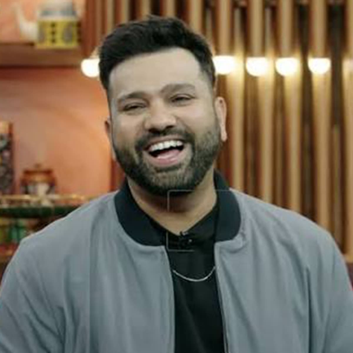 अपने समय के सबसे बेहतरीन कप्तानों में शुमार सौरव गांगुली ने लोकप्रिय बंगाली क्विज शो 'दादागिरी' को होस्ट करके टीवी की दुनिया में एक नया इतिहास रचा है।