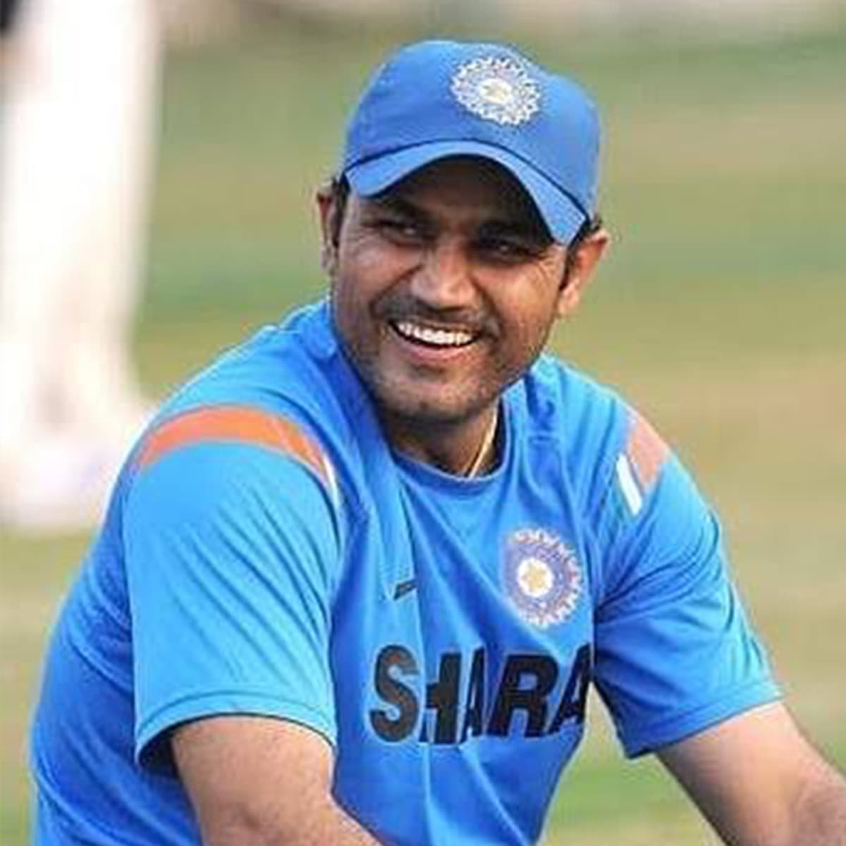क्रिकेट के मैदान पर अपनी आक्रामक बल्लेबाजी से गेंदबाजों के पसीने छुड़ाने वाले वीरेंद्र सहवाग टीवी पर भी अपनी खास शैली के लिए जाने जाते हैं।