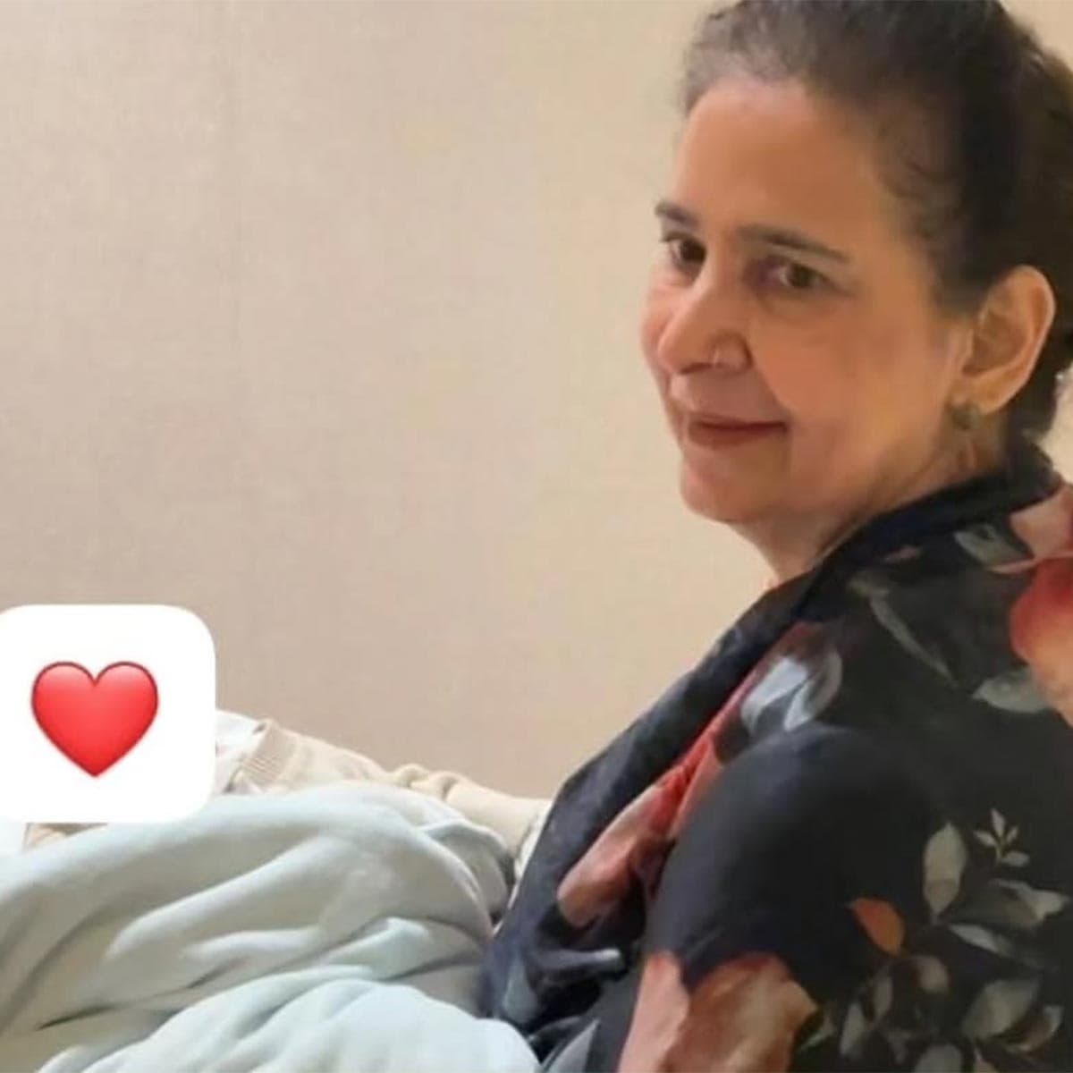 फैंस और तमाम हस्तियां नवजोत सिंह सिद्धू और उनके पूरे परिवार को सोशल मीडिया पर दादा बनने की ढेरों बधाइयां दे रहे हैं।