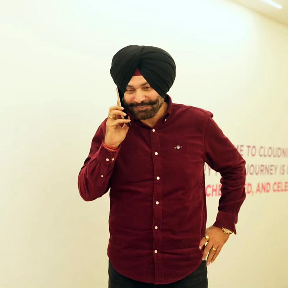 पूर्व क्रिकेटर नवजोत सिंह सिद्धू के घर आई नन्ही परी, दादा बनने की खुशी उनके चेहरे पर साफ झलक रही है।