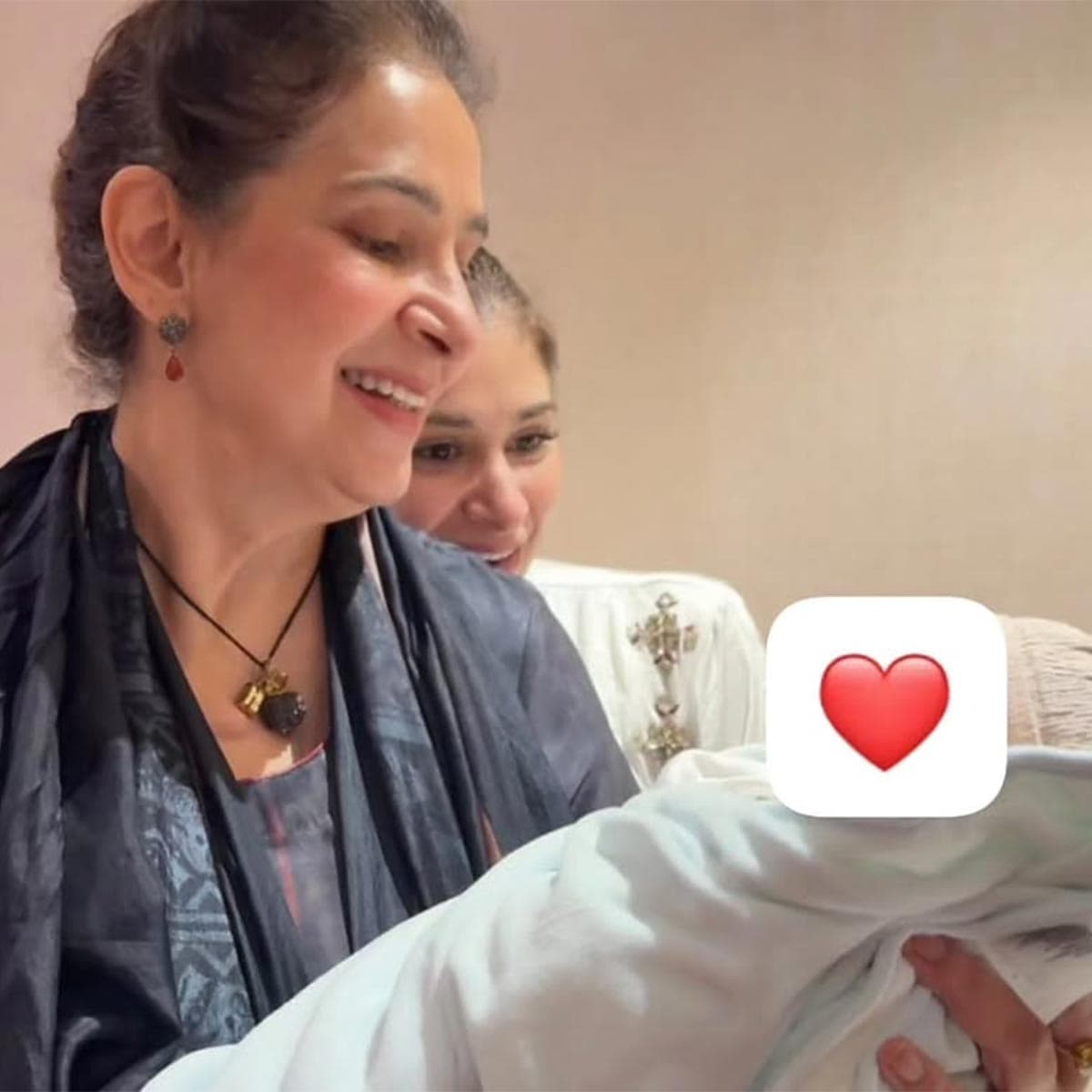 नवजोत सिंह सिद्धू के घर आई इस नन्ही मेहमान के आने से परिवार में दीवाली जैसा माहौल बन गया है।