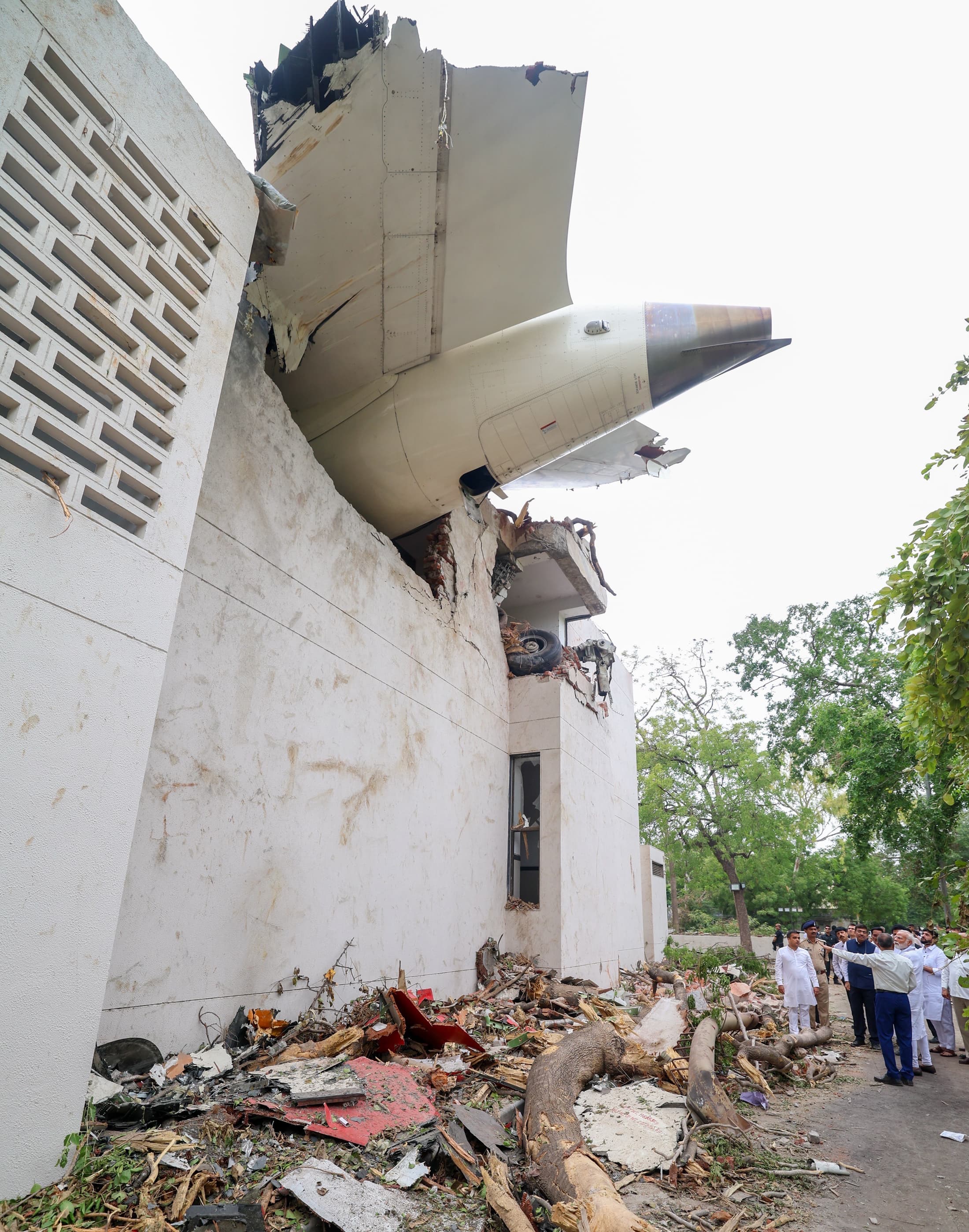 Tragic Train Accident in Firozabad: Unknown Youth Run Over by Train Near Shikohabad Railway Station