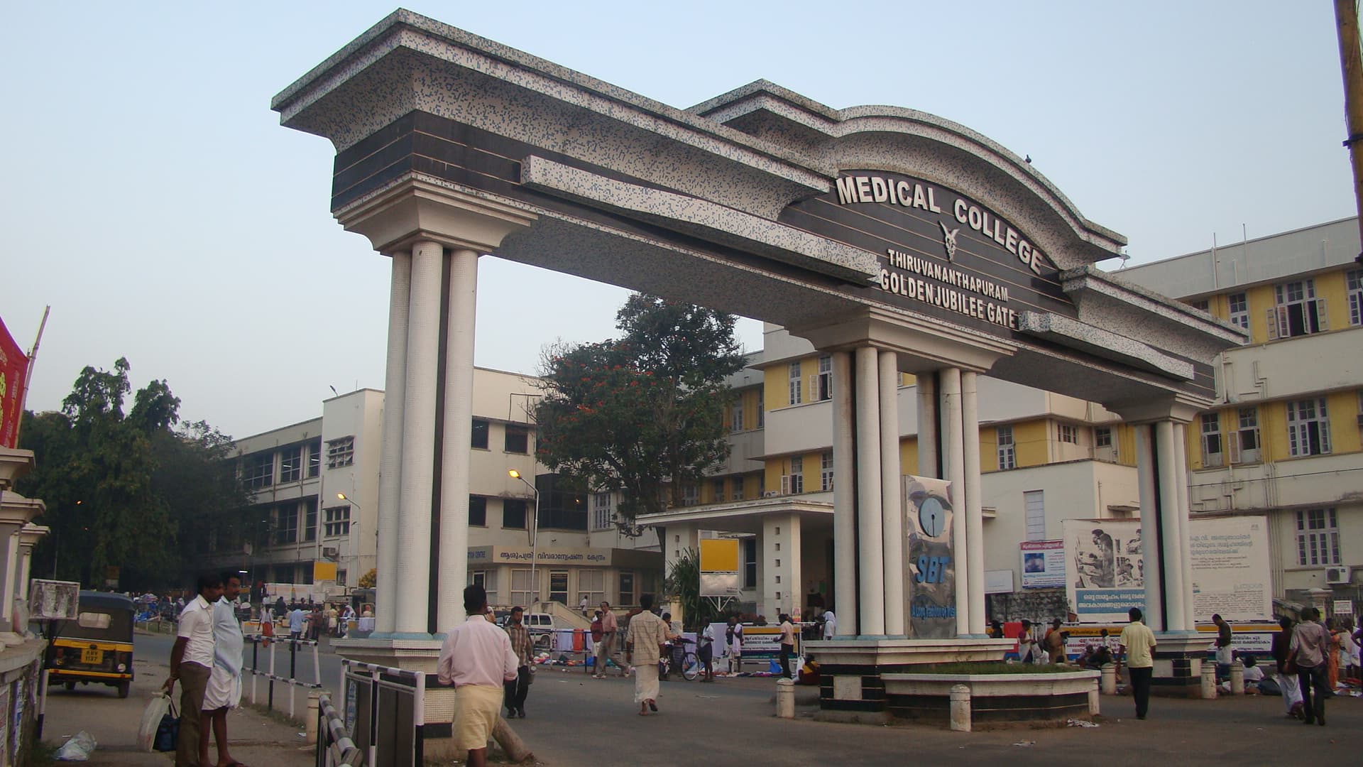 अस्पताल में रिश्वत का खेल: डिस्चार्ज पेपर बनाने के नाम पर अवैध वसूली, वायरल वीडियो से मचा हड़कंप