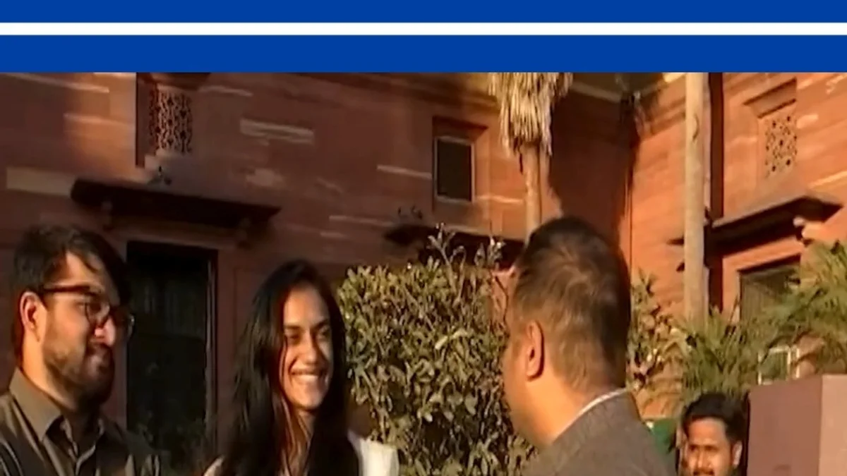 Zee Business. . PV Sindhu जल्द बनेंगी दुल्हन... पीवी सिंधु और उनके मंगेतर वेंकट दत्त साईं ने आज प्रधानमंत्री मोदी को दिया शादी का न्योता... इस वीडियो में जानिए पीवी सिंधु ने अपने फ्यूचर हसबैंड के