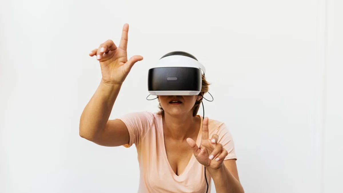 Google and Xreal Launch Aura Smart Glasses to Rival Meta in Wearable Tech
