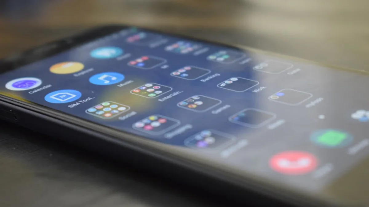 Android 17 Rolls Out Early for Motorola Razr Ultra Flagship