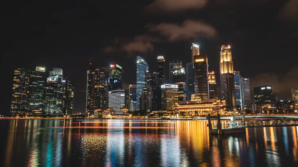 Singapore Bank Stocks Face Significant Pressure Amid Regional Economic Shifts