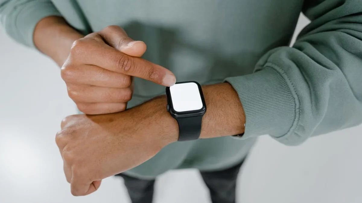 Apple Watch Series 12 and Ultra 4 Users Report Unexplained Skin Irritation
