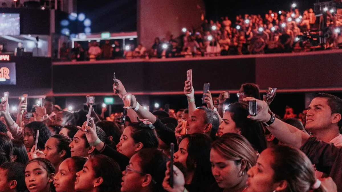 Bruno Mars Shoots For The Moon With The Romantic Tour, And Lands Among The Stars
