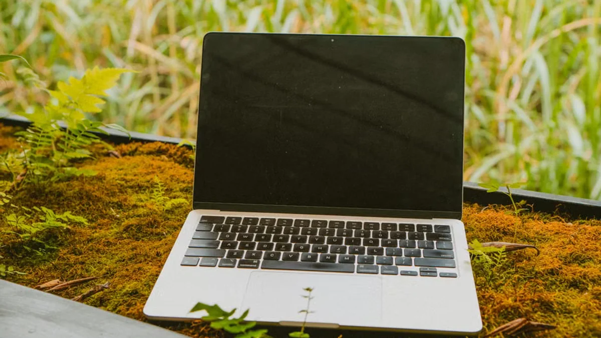 Microsoft Surface Laptop Ultra Unveiled With Advanced AI Capabilities
