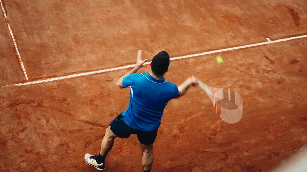 Hubert Hurkacz Advances After Hard-Fought Three-Set Victory