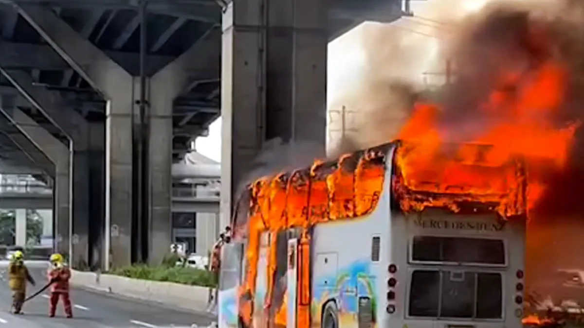 Video: Sudden Fire Erupts in Moving School Bus, Children Rescued Through Windows