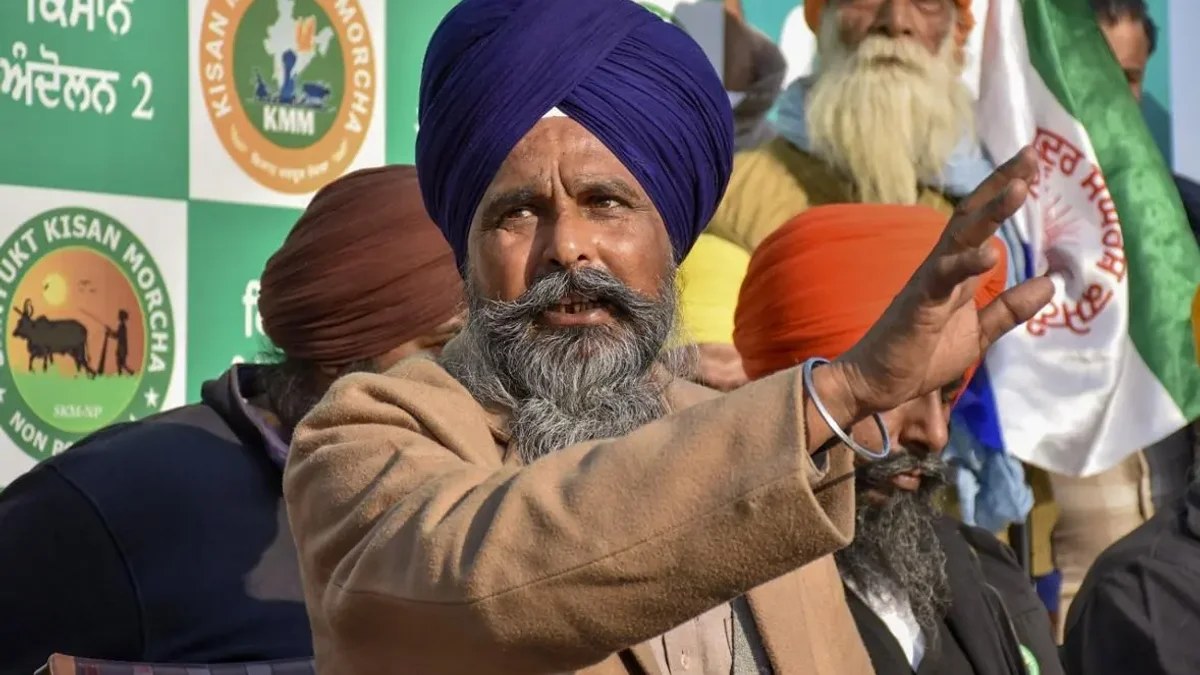 पंजाब में पराली जलाने के मुद्दे पर आपस में ही भिड़े किसान नेता, मंच पर एक-दूसरे के तर्कों को काटा